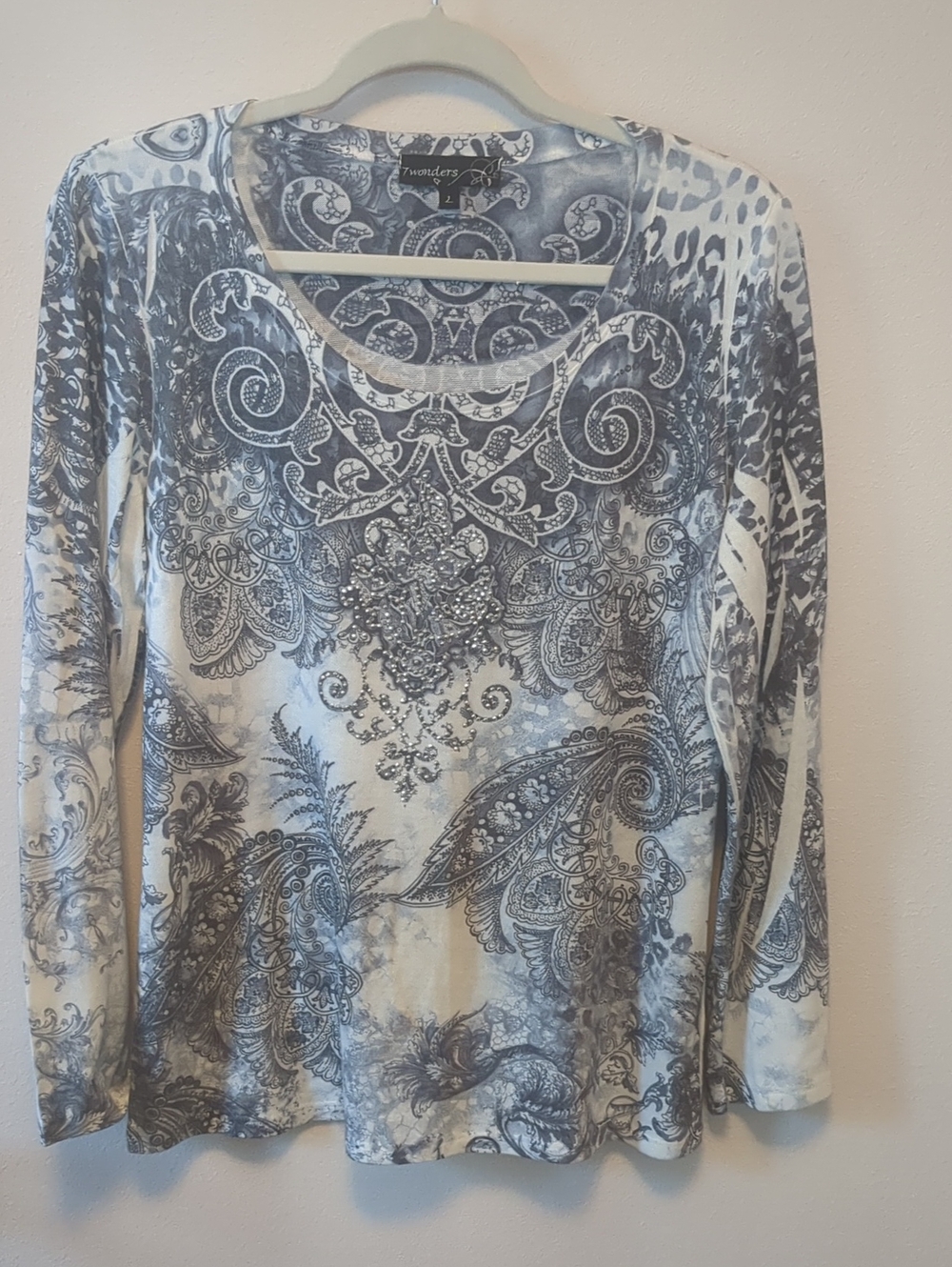Women's Long Sleeve Paisley Print Tee in Gray and White